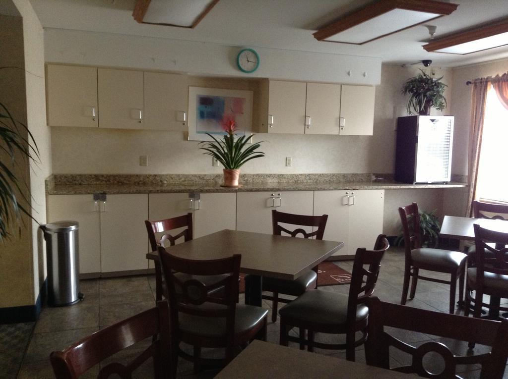 אורורה Econo Lodge Denver International Airport מראה חיצוני תמונה